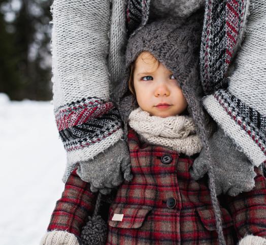 Сколько нужно гулять с новорожденным зимой
