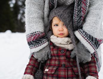 Правила прогулки с новорожденным зимой